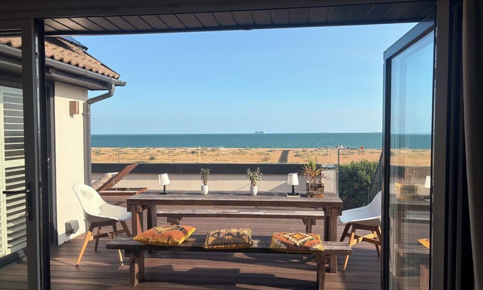 Southsea Villa | Stunning Beach House beautiful sea-view large indoor swimming pool and a hot tub