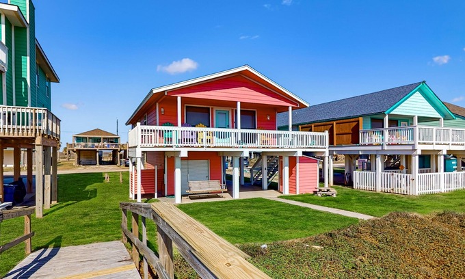 Freeport House | Stunning | Beachfront | Beach Access | Dog Haven