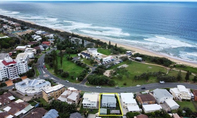 Buddina House | Stunning, Beachfront Dream Home - ZA3