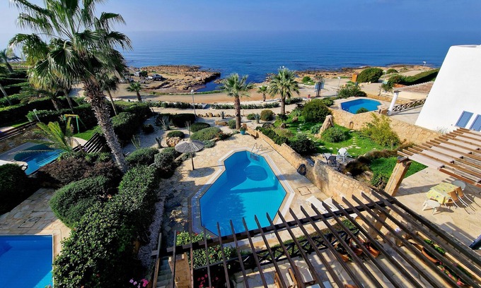 Chlorakas Villa | Stunning beachside villa with Infinity pool