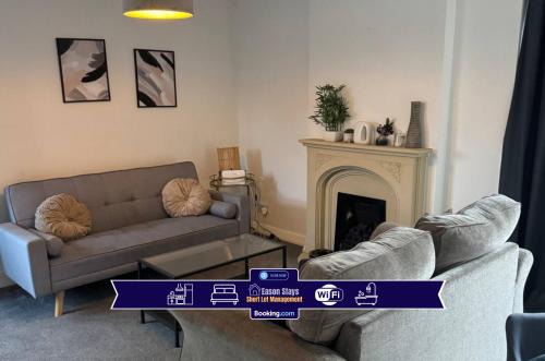 Moorhouse House | Stunning Bungalow In Rugby by Eason Stays, Ideal for Weekend Getaways & Business Travellers - Free Parking