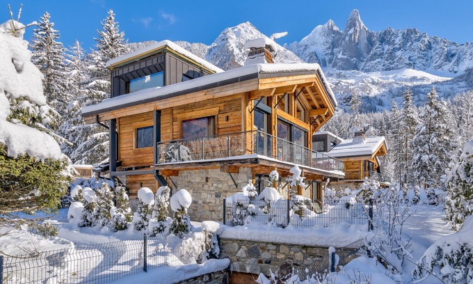 Les Tines Ski Chalet | Stunning chalet incl. bkfast & cleaning services