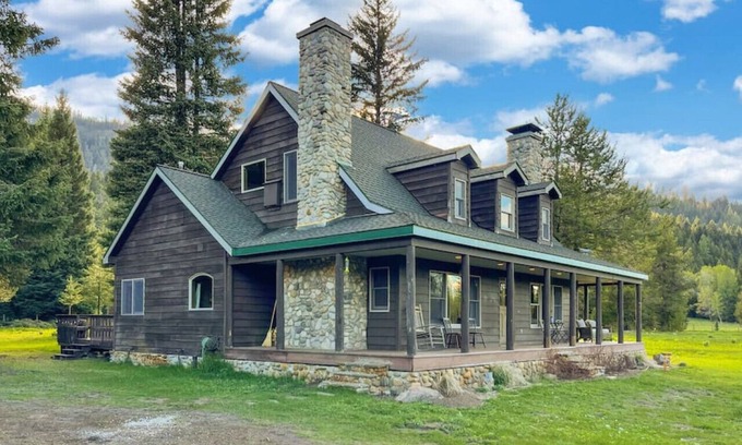 Tamarack Resort Cabin | Stunning Cabin on 27 Forested Acres- w/Hot Tub