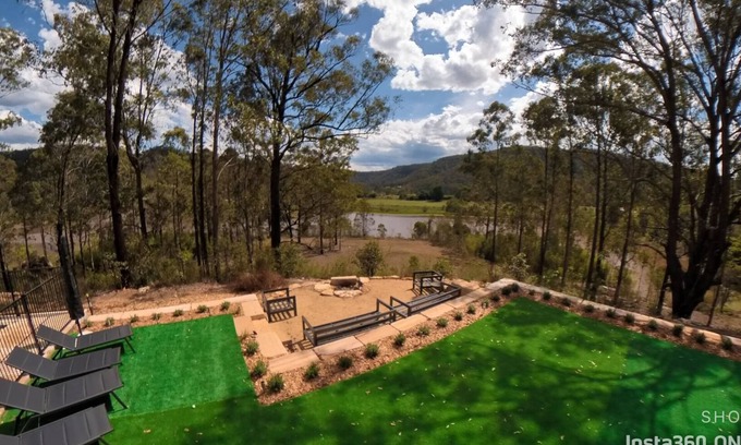 St. Albans House | Stunning 'Chapel' in the bush with pool, pet friendly