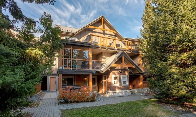 Village North Condo | STUNNING CONDO IN THE HEART OF WHISTLER BC