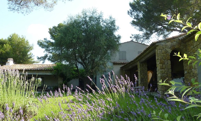 Mouans-Sartoux Villa | Stunning Couëlle villa in the Redon domain. with pool, tennis and large garden