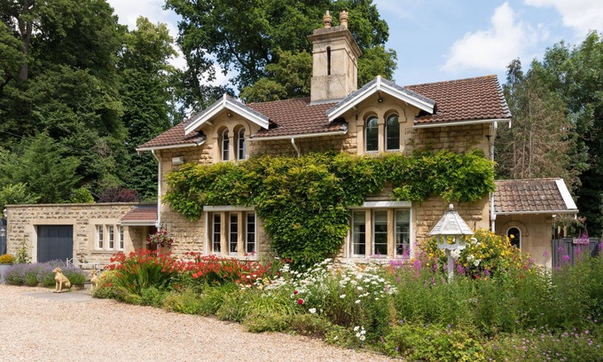 Bathford House | Stunning country house for up to 22 people with HOT TUBS!