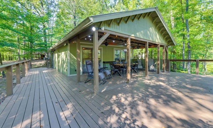 Howard Cabin | Stunning Culloden Cabin with Deck & Creek View!