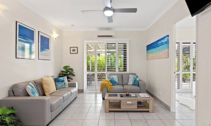 Clifton Beach Apartment | Stunning ,fully self contained ,2 bedroom apartment, just 200 metres from beach.