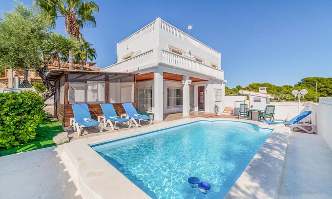 Alcanar House | Stunning home in Alcanar with WiFi