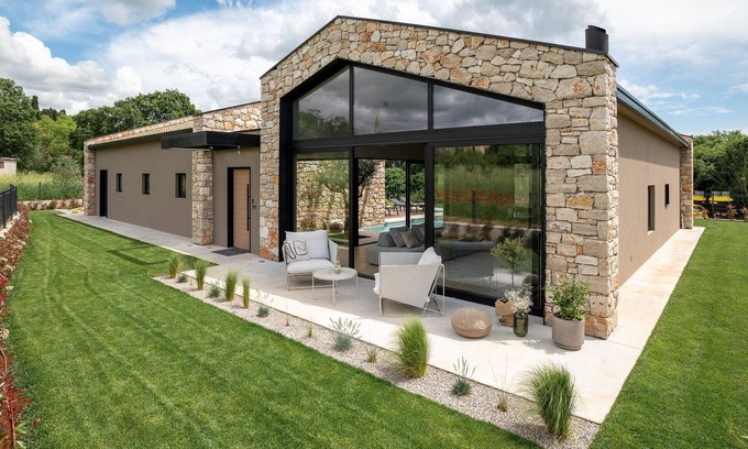 Bale House | Stunning home in Bale