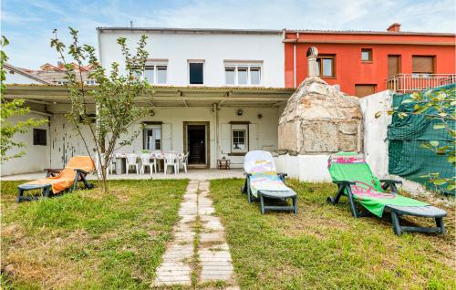Sardinero House | Stunning Home In Fisterra With Kitchen