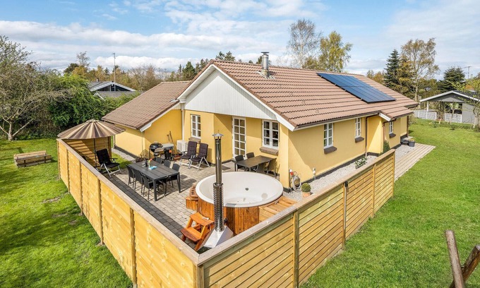Bønnerup Strand House | Stunning home in Glesborg with sauna