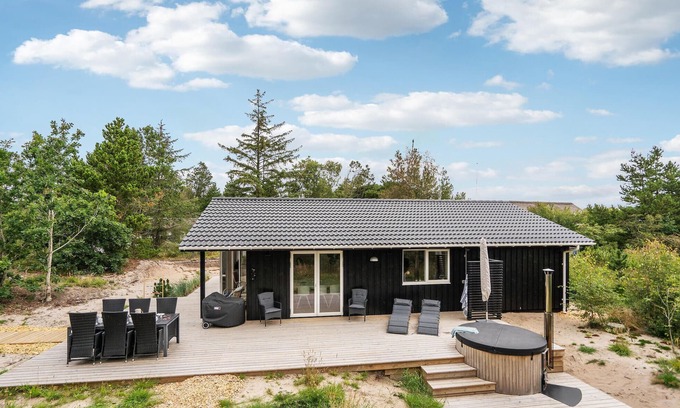 Henne House | Stunning home in Henne with kitchen