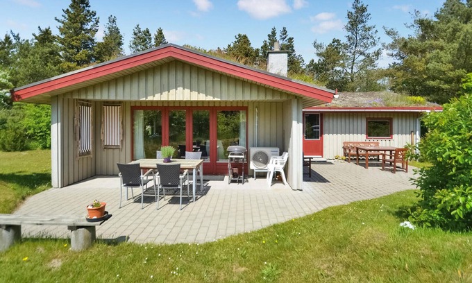 Houstrup House | Stunning home in Nørre Nebel with sauna