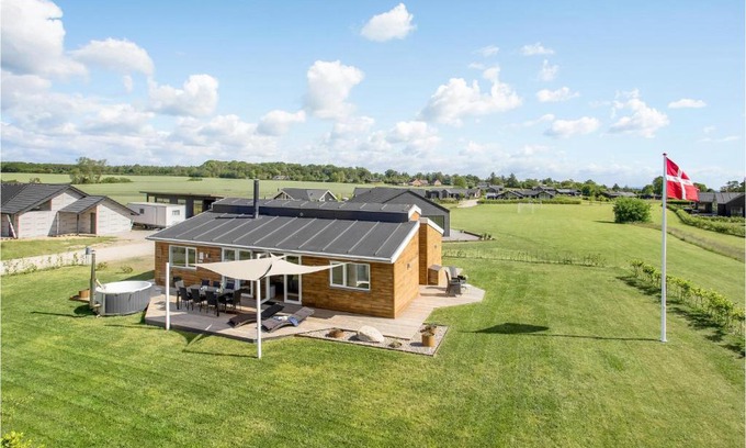 Saksild Strand House | Stunning Home In Odder With Wifi
