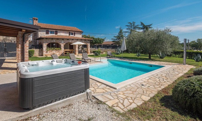 Kosinozici House | Stunning home in Porec