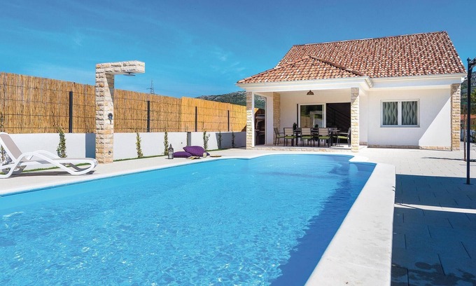 Sibenik House | Stunning home in Sibenik with WiFi