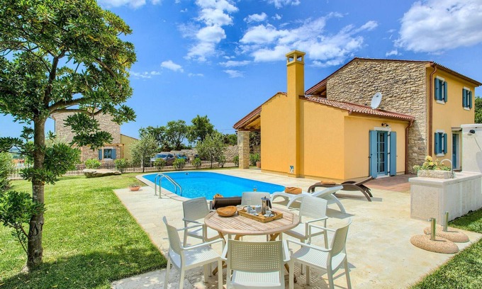 Vardica House | Stunning home in Umag