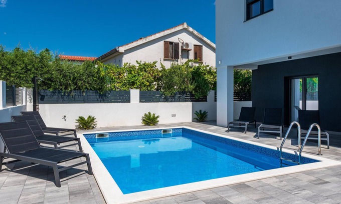 Vrsi House | Stunning home in Vrsi with WiFi