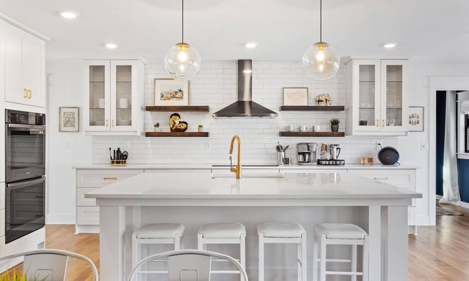 Fairway House | Stunning Home W/Game Room + Mins to Plaza
