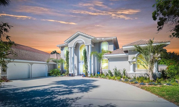 Ormond Beach House | Stunning Home w/ Heated Pool & River Access!