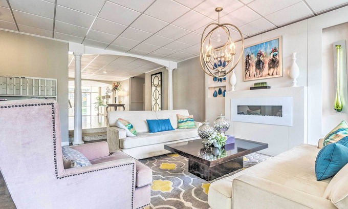 Mid America Condo | Stunning Hot Springs Condo on Lake Hamilton!