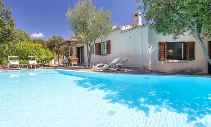 Trudda House | Stunning private villa for 5 guests with WIFI, A/C, private pool, TV and patio