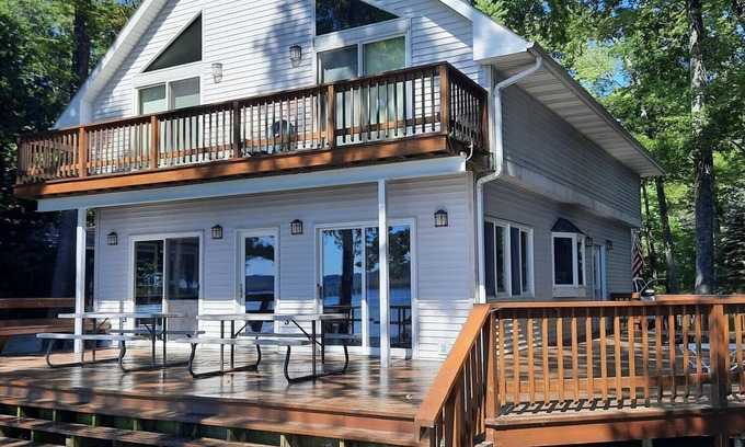 Honor House | Stunning Lakefront Home on Big Platte Lake! Perfect for families and groups.