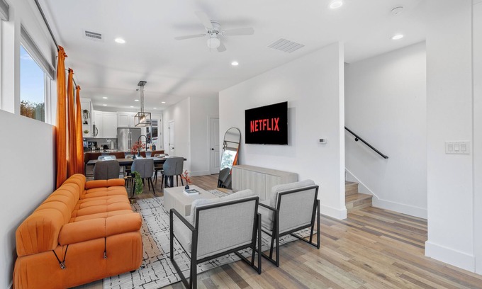 University Hills and Windsor Park House | Stunning Location - 5 Mins to DT & UT - 4 BD Gem - Modern Amenities!