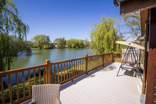 Saxmundham Cabin | Stunning Lodge With Free Wifi For Hire At Carlton Meres In Suffolk Ref 60013M