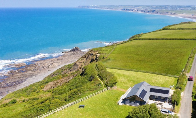Saint Gennys House | Stunning luxury cliff top retreat - direct access to the South West Coast Path.