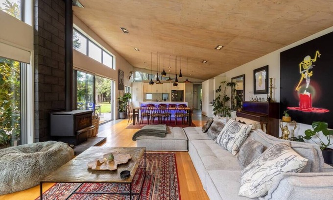 Albert Town House | Stunning Mount Iron views in a private and secluded area