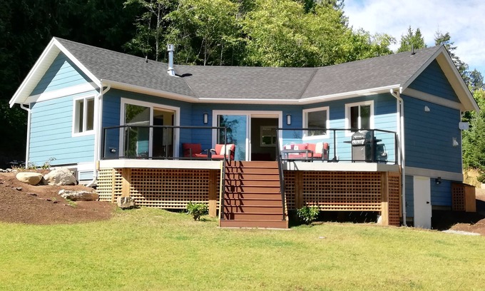 Pender Island House | Stunning new 760 sf cottage with all amenities and serenity to spare.