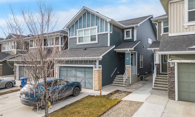 Calgary House | ✨ STUNNING New Basement Suite - 8 Min to Airport! 100+ Restaurants Nearby ✨