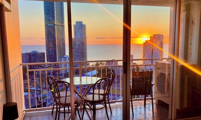 Surfers Paradise Apartment | Stunning Ocean Views from Every Room n24th level nFully Aircond Cental location!