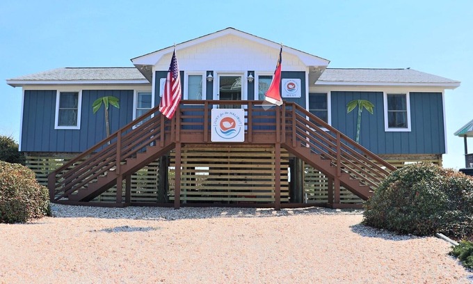 Emerald Isle Cottage | Stunning Ocean Front Views-Pet Friendly-Clean, Sound System indoors and out!