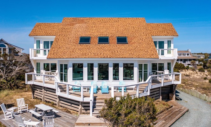 South Beach House | Stunning Oceanfront - Expansive Views - Central Location near Market & BHI Club