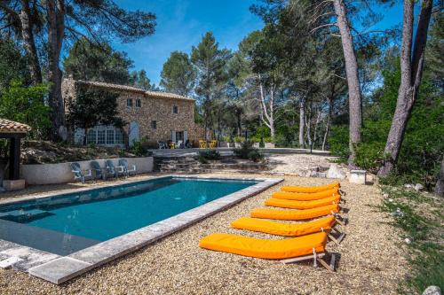 Roussillon House | Stunning panoramic views and heated pool in Roussillon