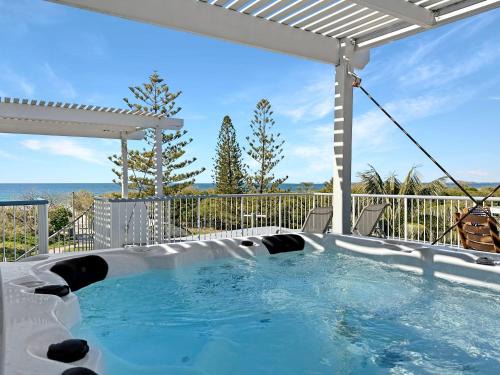 Marcoola Apartment | Stunning Penthouse across from Marcoola Beach