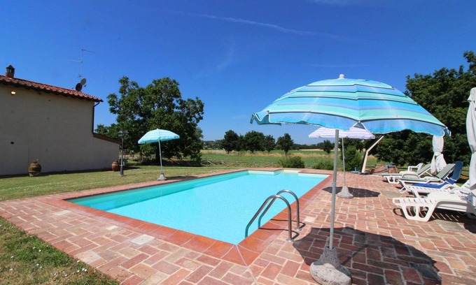 Marciano della Chiana Villa | Stunning private villa for 9 people with private pool, WIFI, TV and pets allowed, close to Arezzo