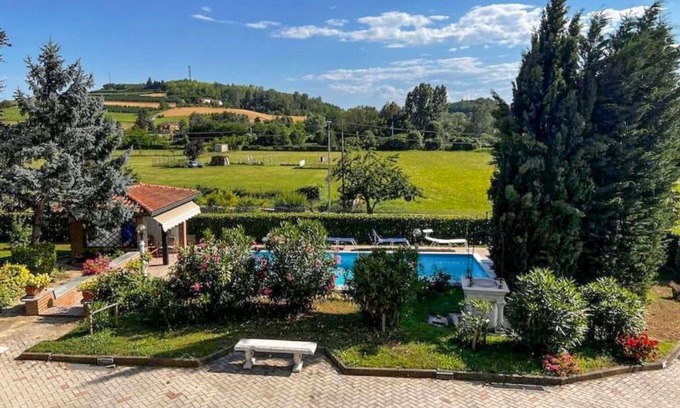 Montegrosso dʼAsti House | Stunning private villa for 4 guests with private pool, A/C, WIFI, TV, patio and pets allowed