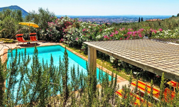 Pieve a Nievole Villa | Stunning private villa with WIFI, private pool, A/C, hot tub, TV, patio and pets allowed