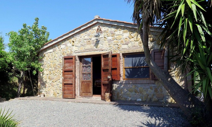 Casale Marittimo House | Stunning private villa for 4 people with WIFI, terrace and pets allowed