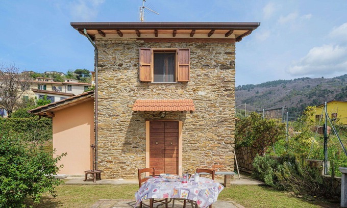 Montignoso Villa | Stunning private villa for 2 people with WIFI, TV and pets allowed