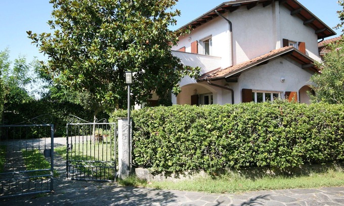Forte dei Marmi Villa | Stunning private villa for 8 guests with WIFI, TV, terrace and parking