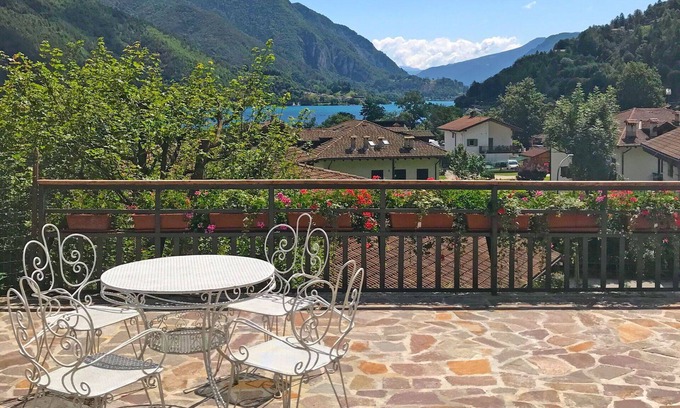 Ledro House | Stunning private villa for 11 guests with WIFI, TV, terrace and pets allowed