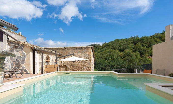 Prela House | Stunning private villa with WIFI, private pool, TV, terrace, pets allowed and panoramic view