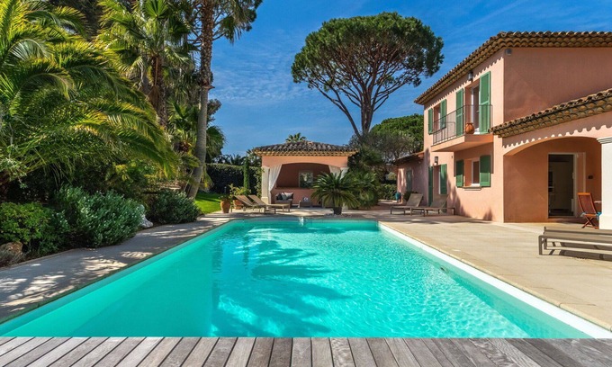 Les Restanques Villa | Stunning private villa with private pool, WIFI, A/C, TV, terrace, pets allowed and parking