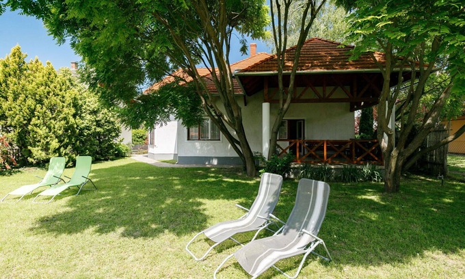 Balatonboglar House | Stunning private villa for 12 people with WIFI, A/C, TV, patio and pets allowed